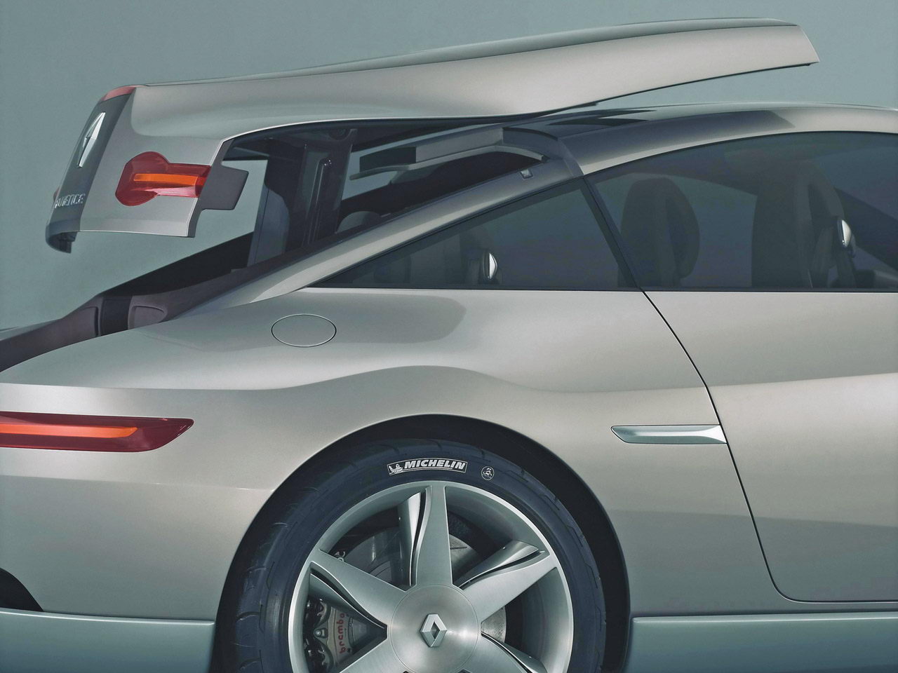 Renault Fluence Concept 2004 005.jpg